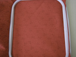 Nie trzeba wkładać innego materiału, ponieważ nie będziemy szyć żaden skomplikowany haft.